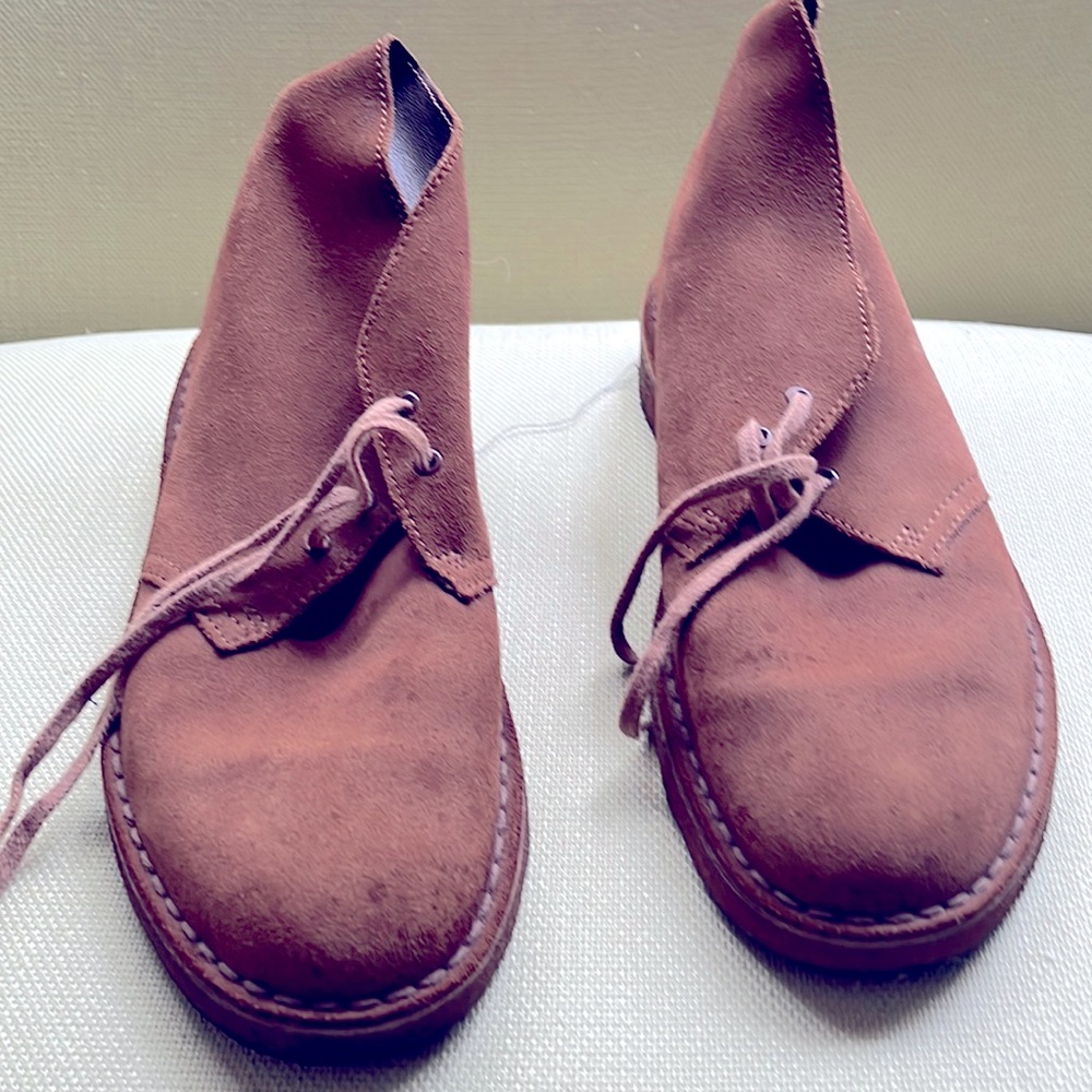 Used in very good condition. Suede material.